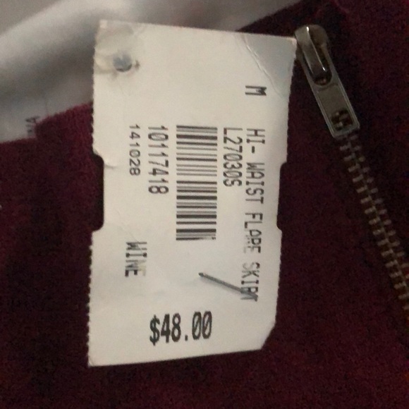 Wine red skirt - Picture 3 of 3